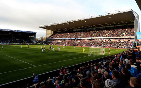 高对抗性的 高对抗性的